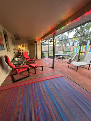 Happy House - cozy, quaint, rental - LOCATION!